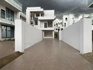5bdrm House in Skm Properties, Airport Residential Area for sale