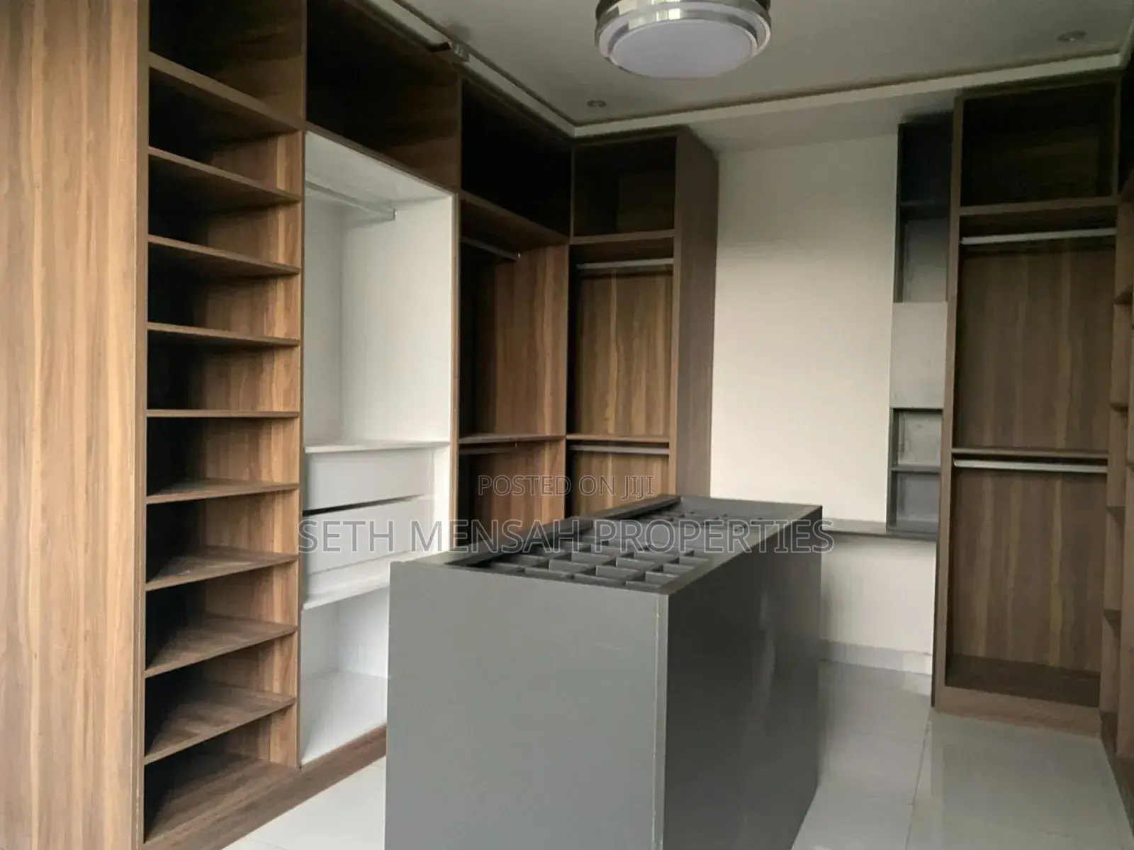 5bdrm House in Skm Properties, Airport Residential Area for sale