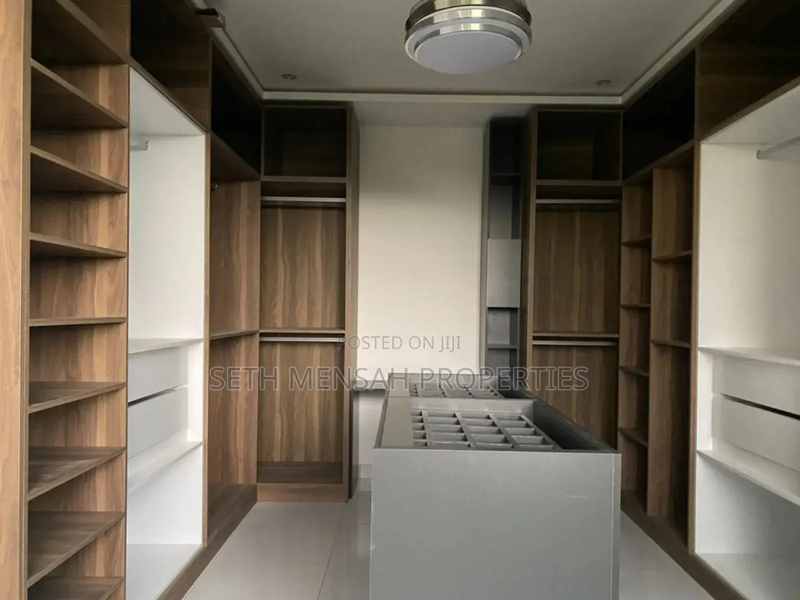 5bdrm House in Skm Properties, Airport Residential Area for sale