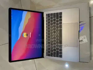 New Laptop Apple MacBook Pro 2020 16GB Intel Core I5 SSD 512GB