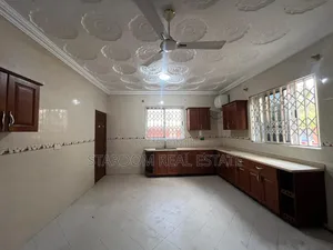 4bdrm Duplex in Adjiriganor for rent