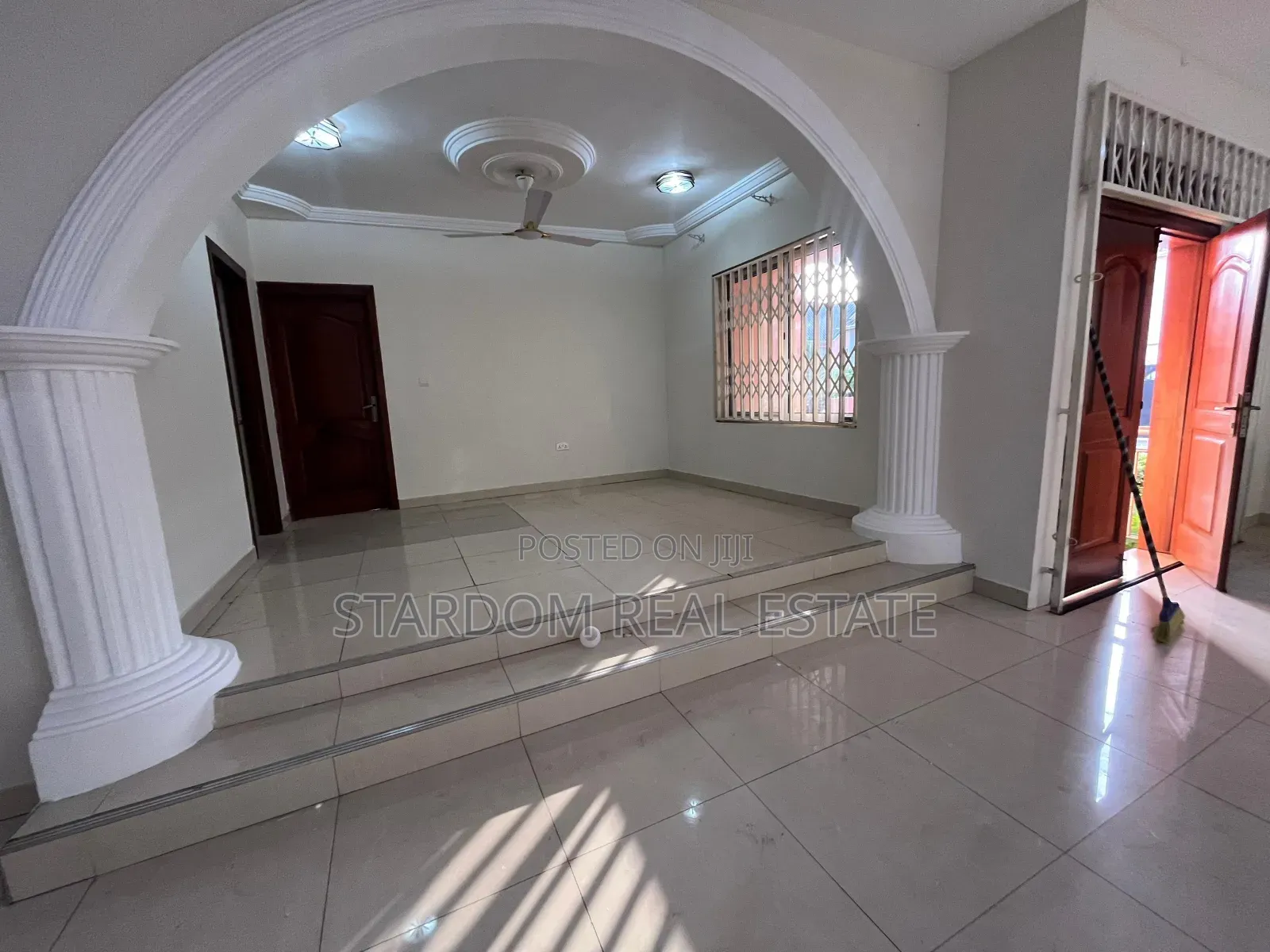 4bdrm Duplex in Adjiriganor for rent