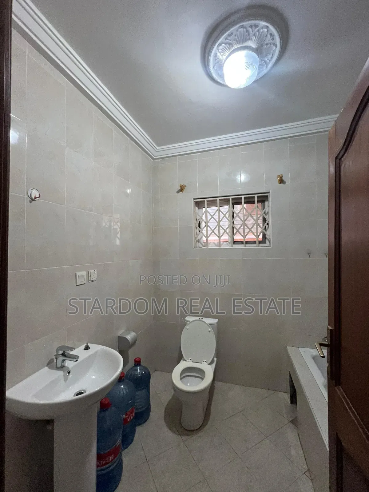 4bdrm Duplex in Adjiriganor for rent
