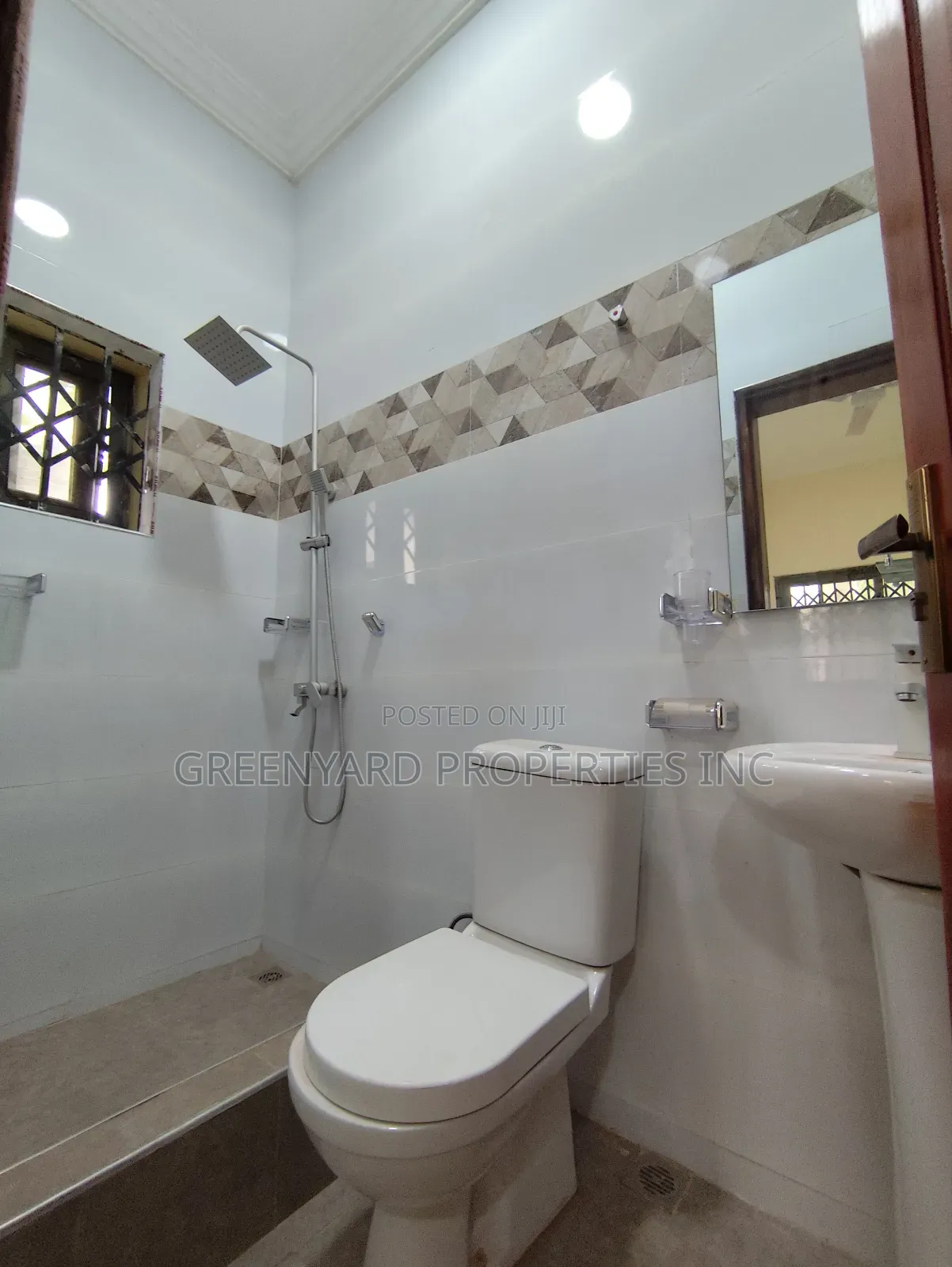 3bdrm Apartment in Mangos, East Legon for rent