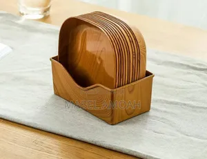 Plastic Plates With Wooden Design