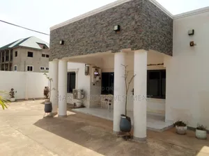 4bdrm Villa in Lake Side Estate for sale