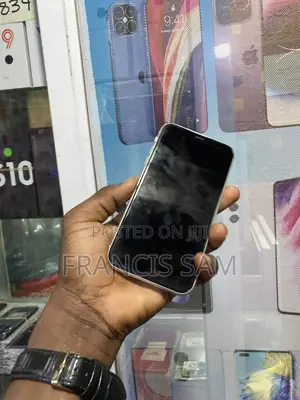 Apple iPhone XR 64 GB White