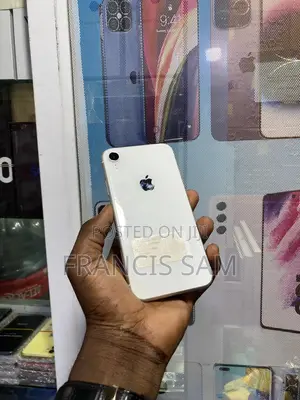 Apple iPhone XR 64 GB White