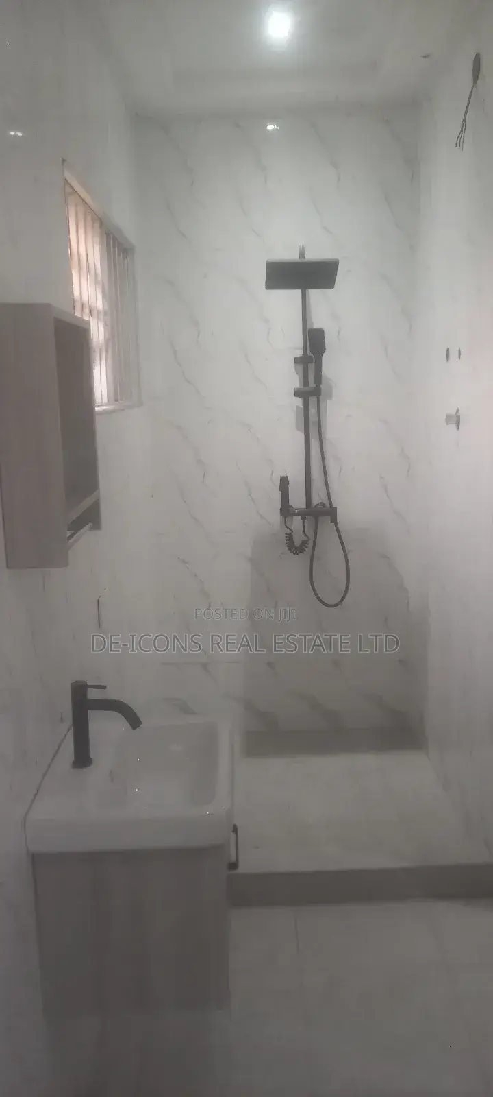 2bdrm Duplex in De-Icons Real, Awutu Senya East Municipal for rent