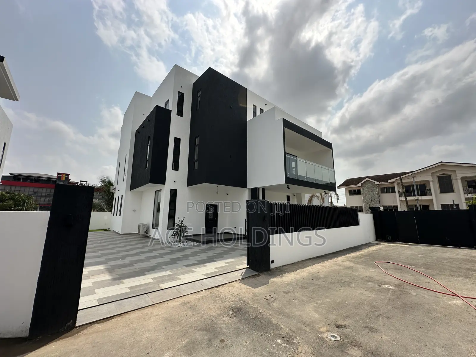 4bdrm Mansion in East Legon for sale