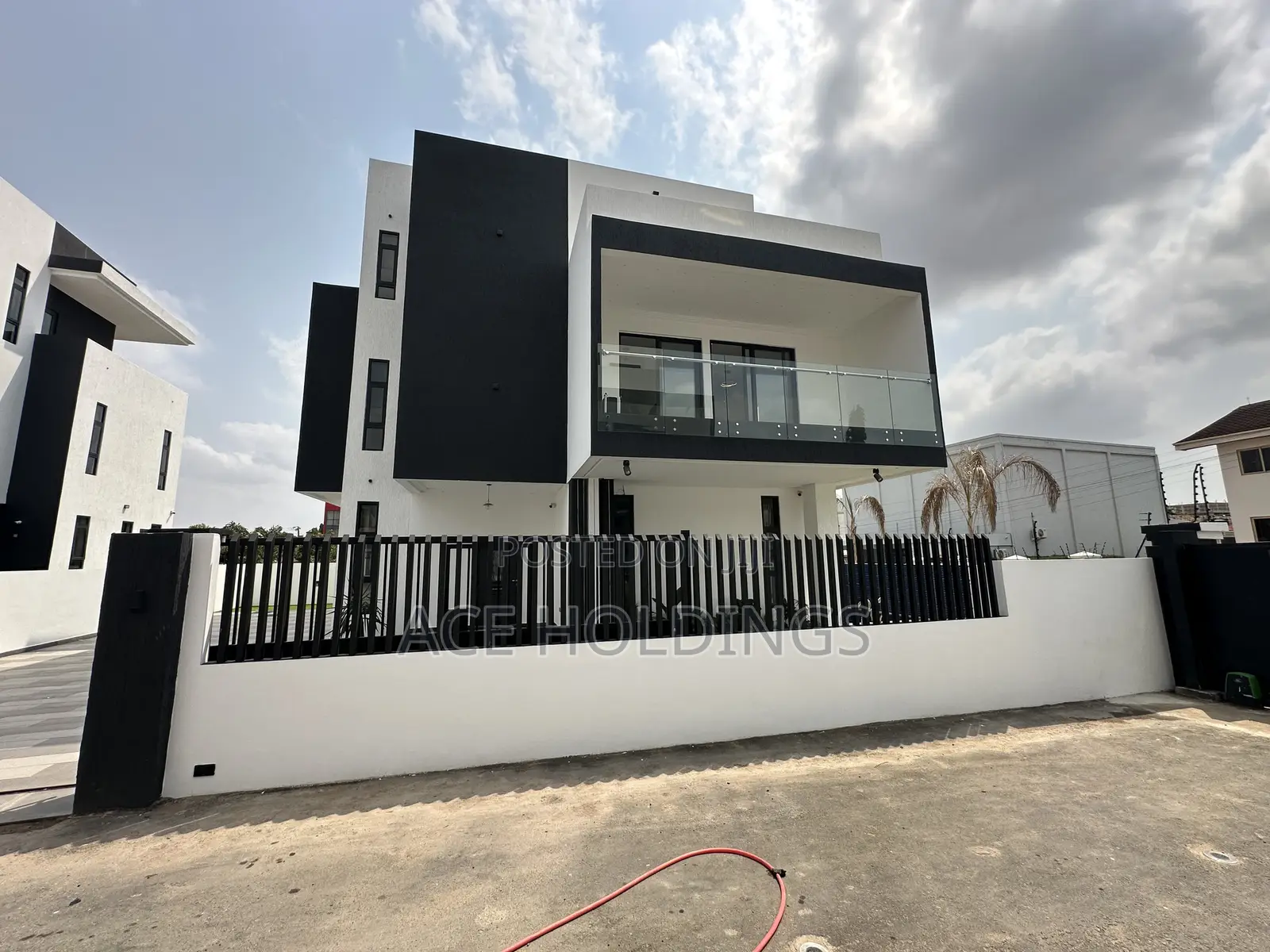 4bdrm Mansion in East Legon for sale