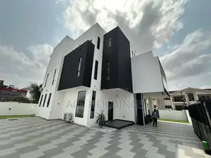 4bdrm Mansion in East Legon for sale