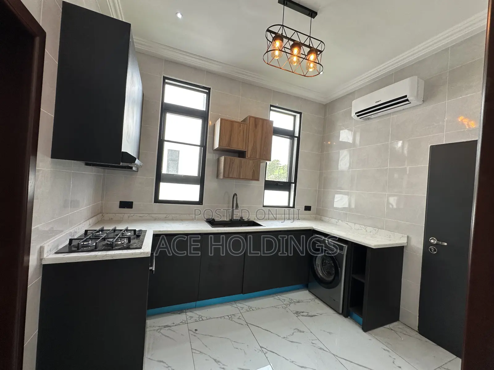 4bdrm Mansion in East Legon for sale