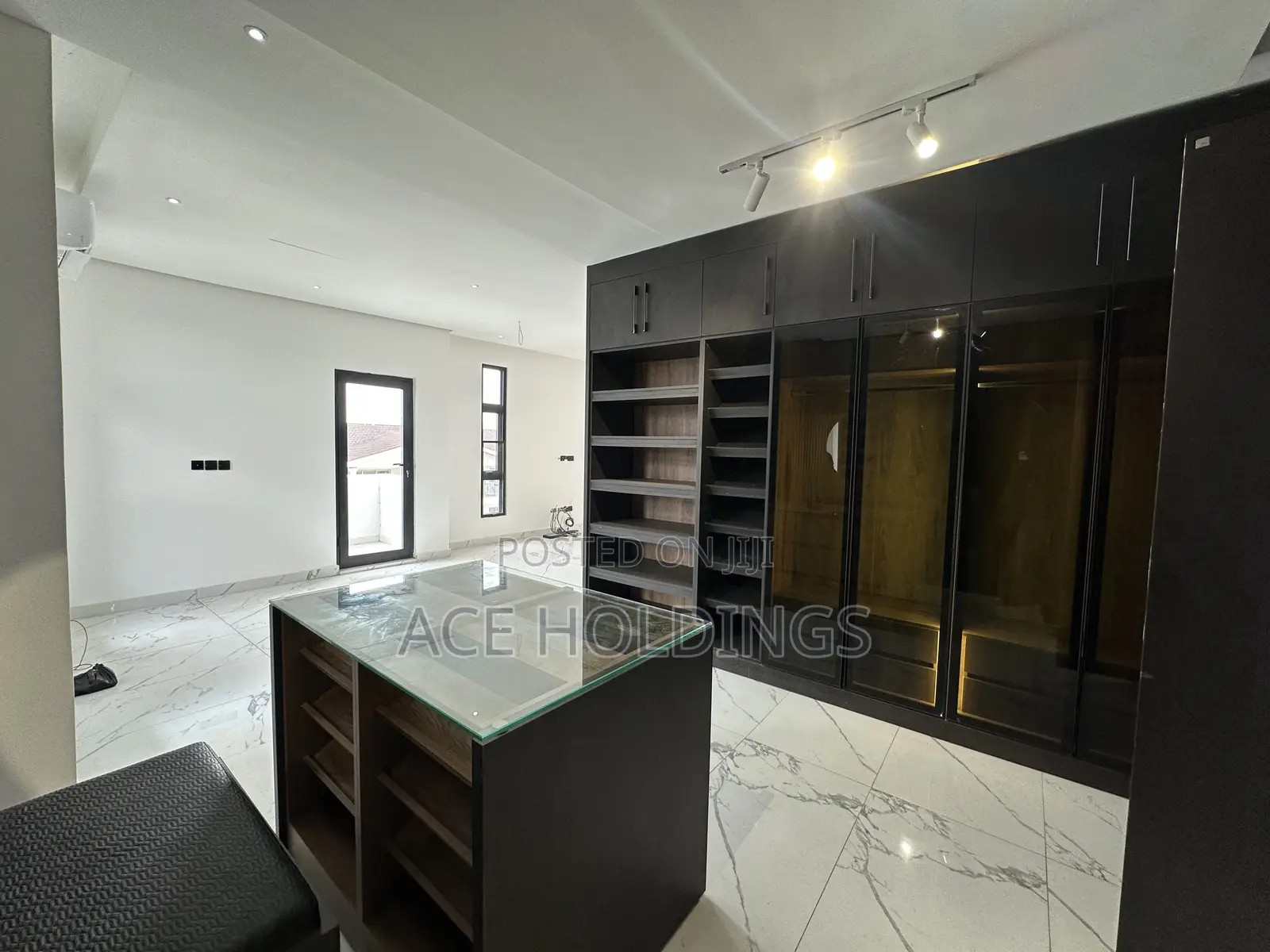 4bdrm Mansion in East Legon for sale