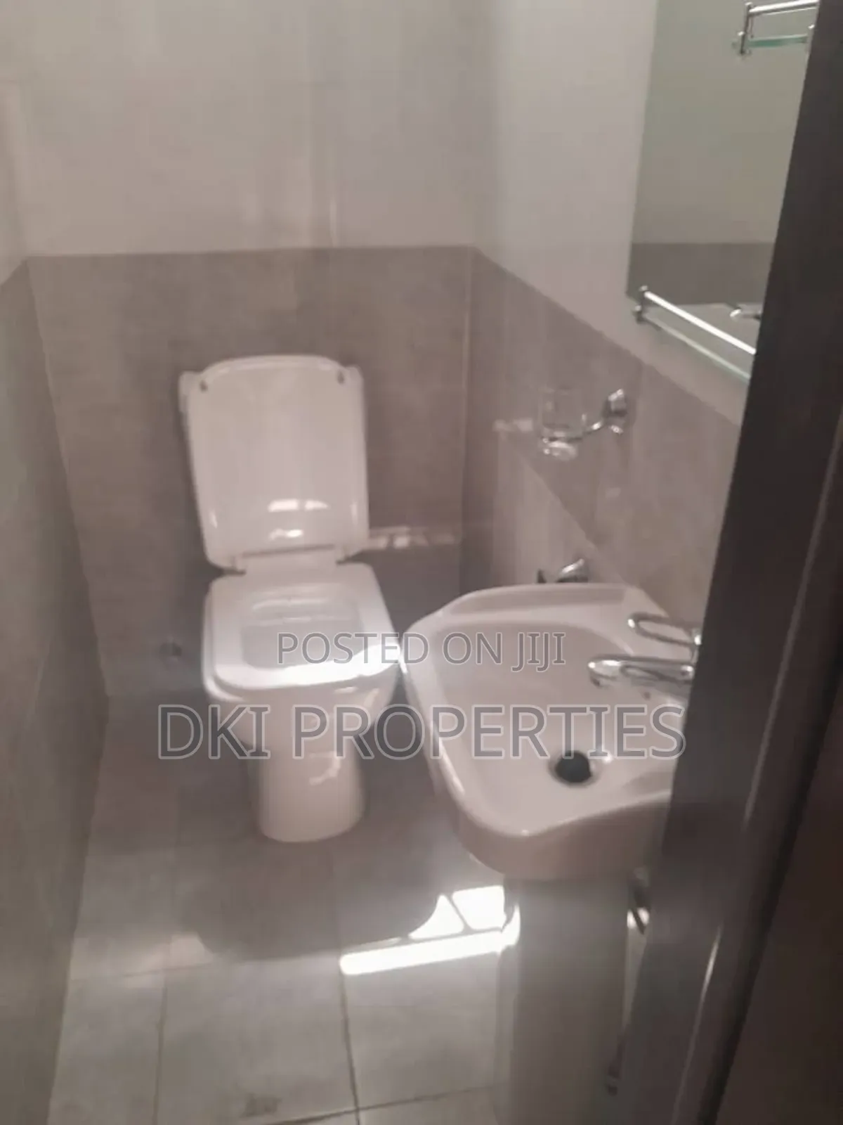3bdrm House in Dki Properties, East Legon for sale
