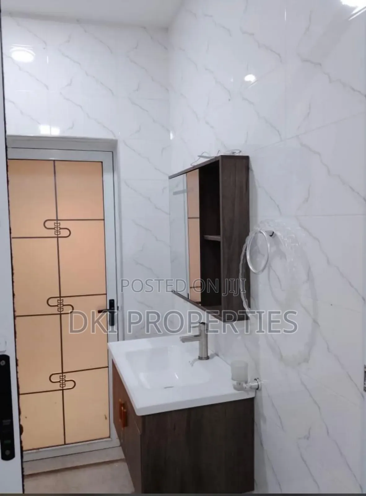 4bdrm House in Dki Properties, Adenta for sale