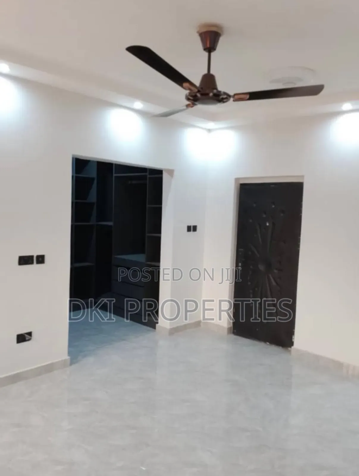 4bdrm House in Dki Properties, Adenta for sale