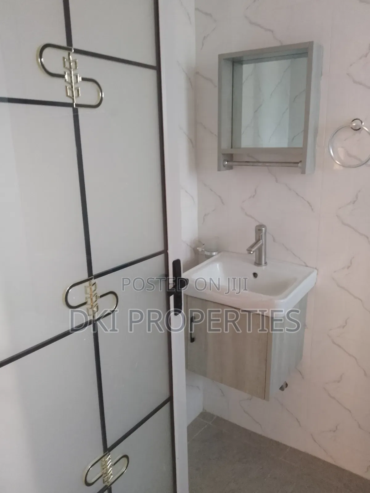 4bdrm House in Dki Properties, Adenta for sale