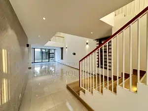4bdrm House in Adjiringanor, Adjiriganor for sale