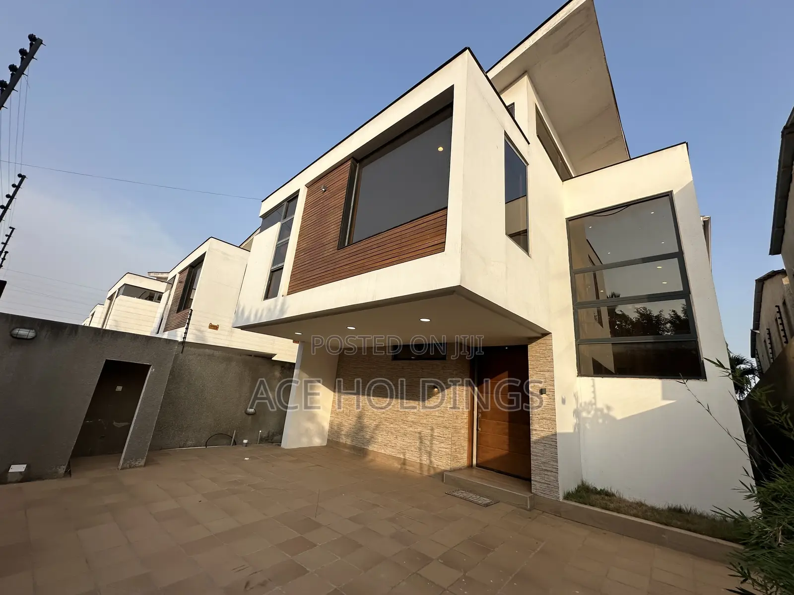 4bdrm House in Adjiringanor, Adjiriganor for sale