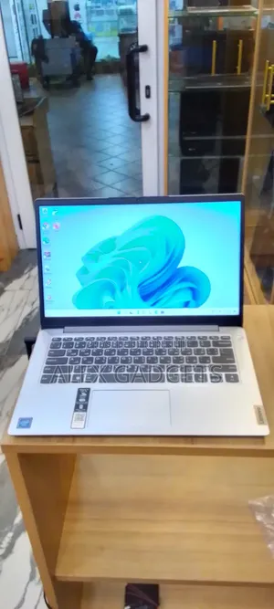 Laptop Lenovo 4GB Intel Celeron SSD 128GB