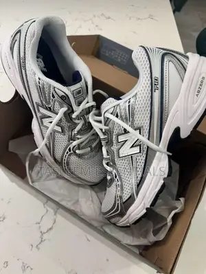 New Balance 740