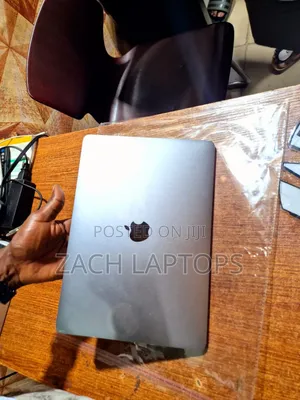 Laptop Apple MacBook Pro 2017 16GB Intel Core i7 SSD 512GB