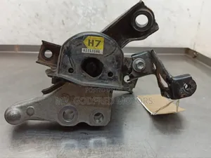 Toyota RAV4 2011-15 Engine Mount Left. Original