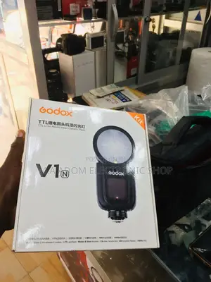 Godox V1n: Photography With Stunning Round Head Light