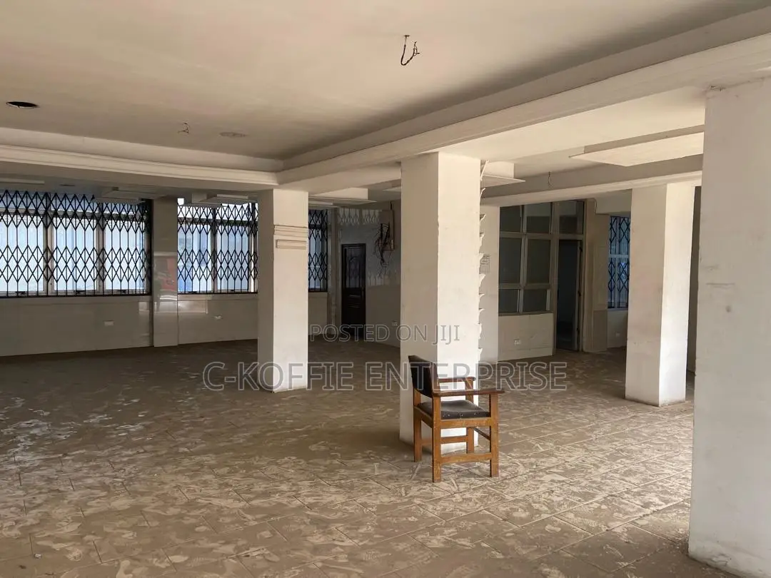 Banking Hall / Office of 400sqm at Achimota