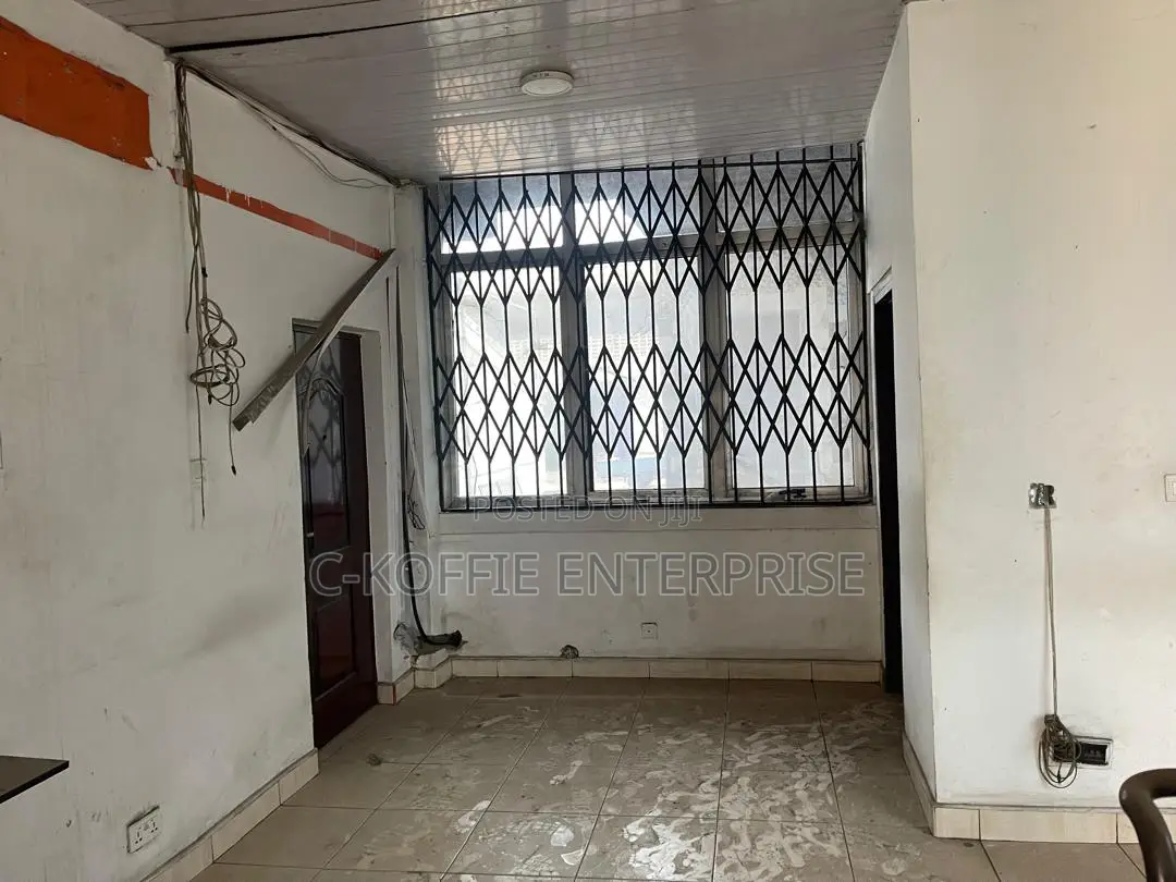 Banking Hall / Office of 400sqm at Achimota