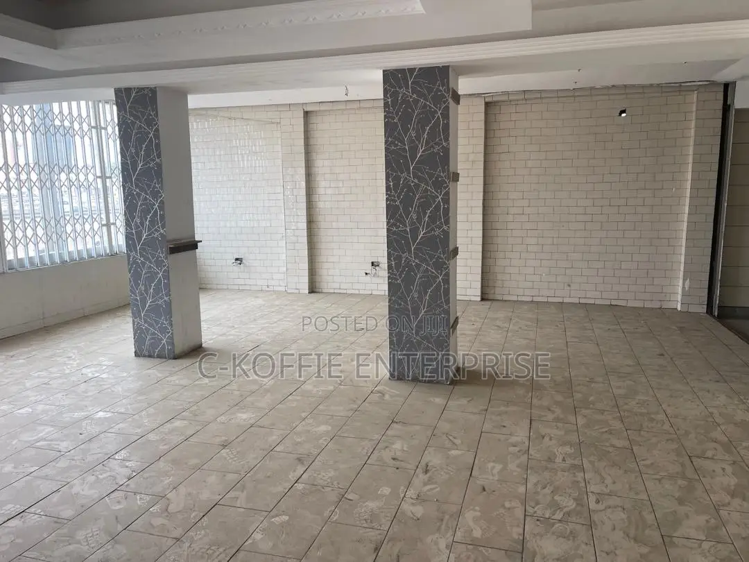 Banking Hall / Office of 400sqm at Achimota