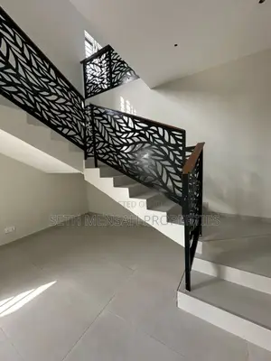 5bdrm House in Skm Properties, Kwabenya for sale