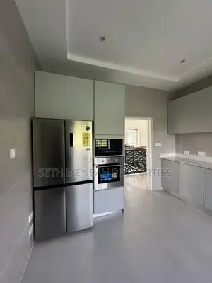 5bdrm House in Skm Properties, Kwabenya for sale