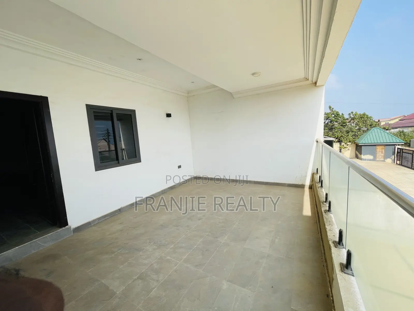 7bdrm House in West Hills Mall Area for sale