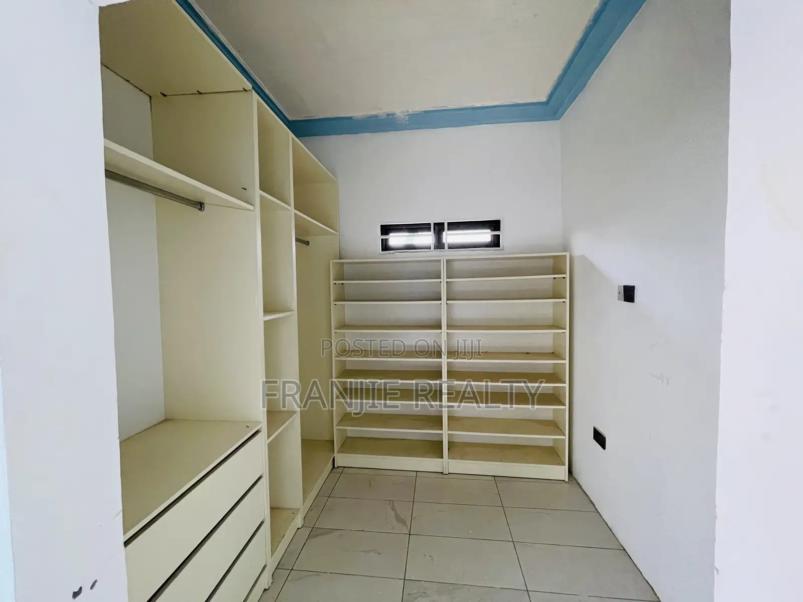 7bdrm House in West Hills Mall Area for sale