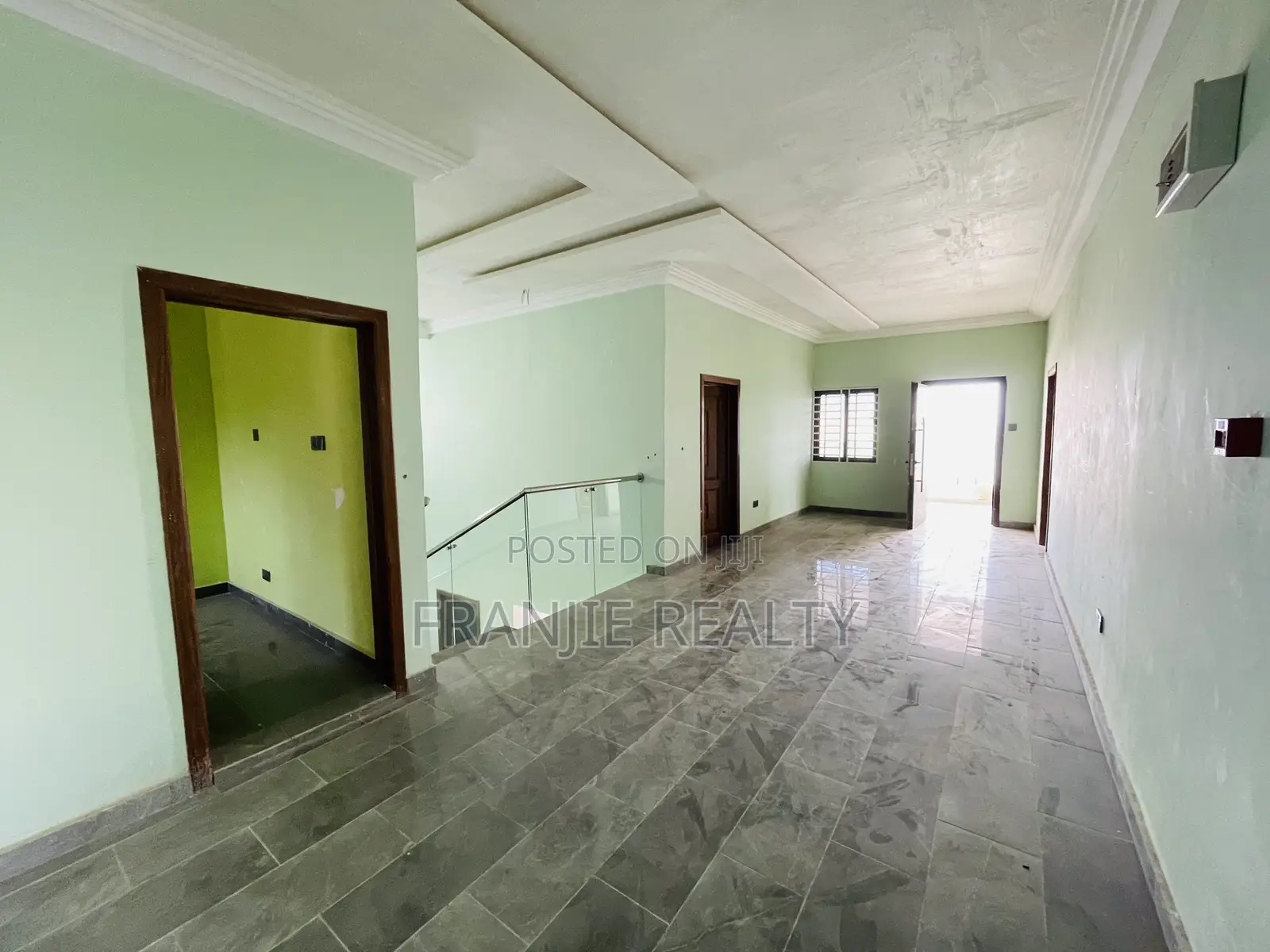 7bdrm House in West Hills Mall Area for sale