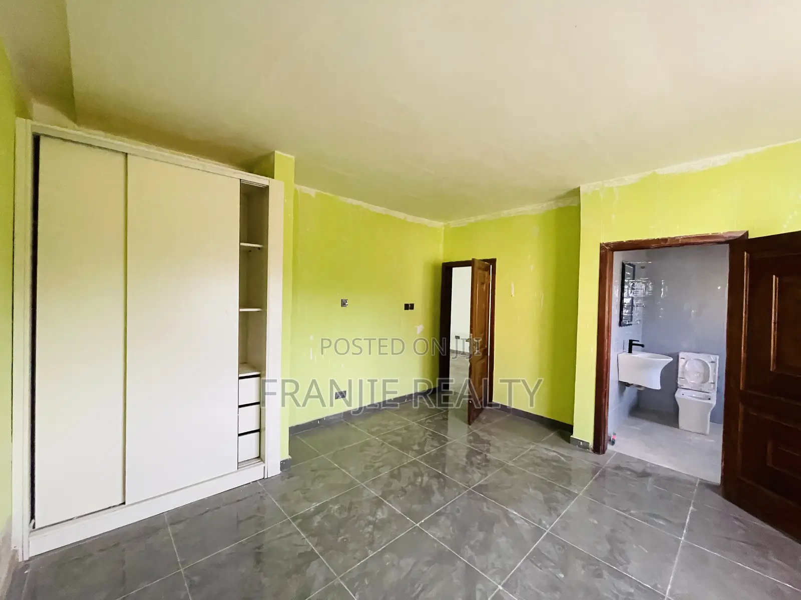 7bdrm House in West Hills Mall Area for sale