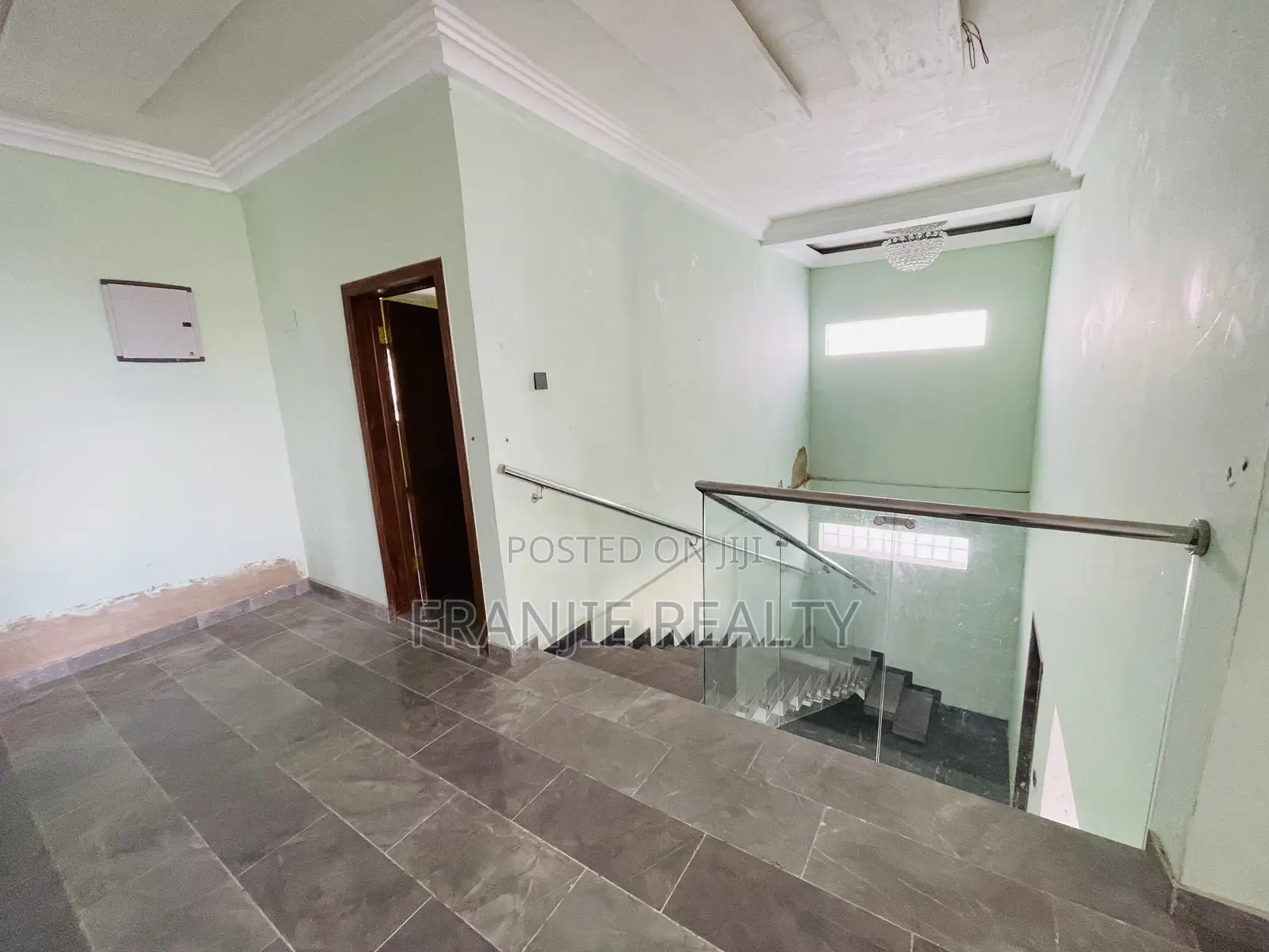 7bdrm House in West Hills Mall Area for sale