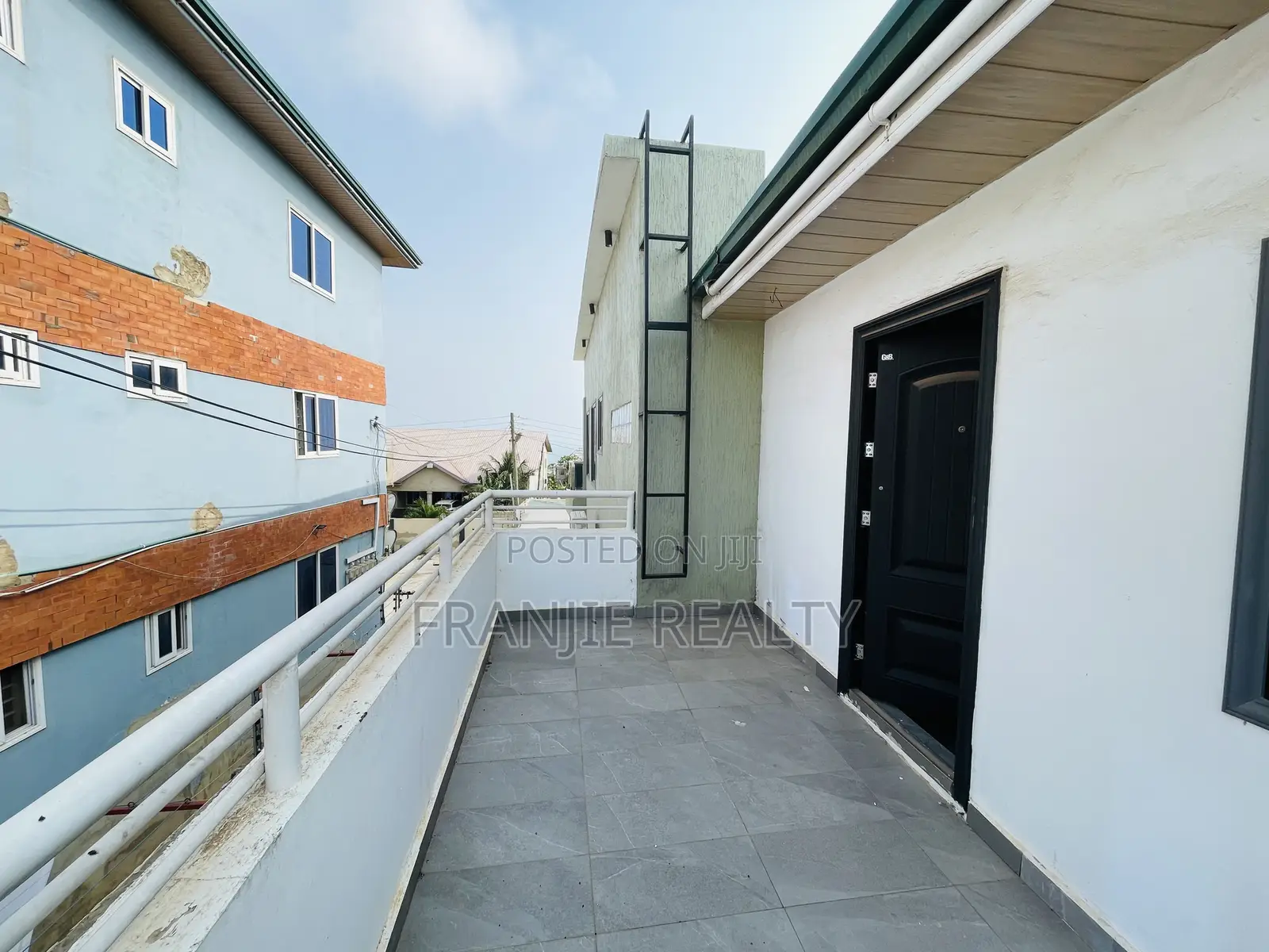 7bdrm House in West Hills Mall Area for sale