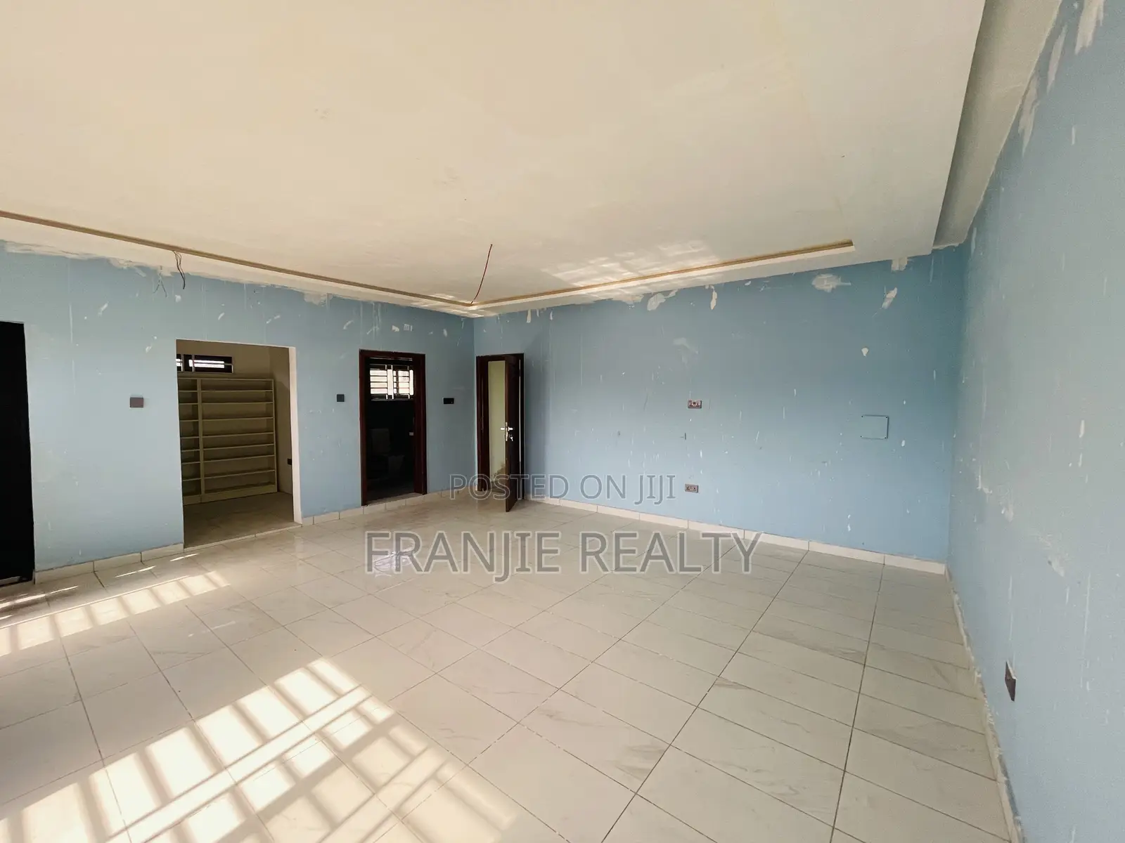 7bdrm House in West Hills Mall Area for sale