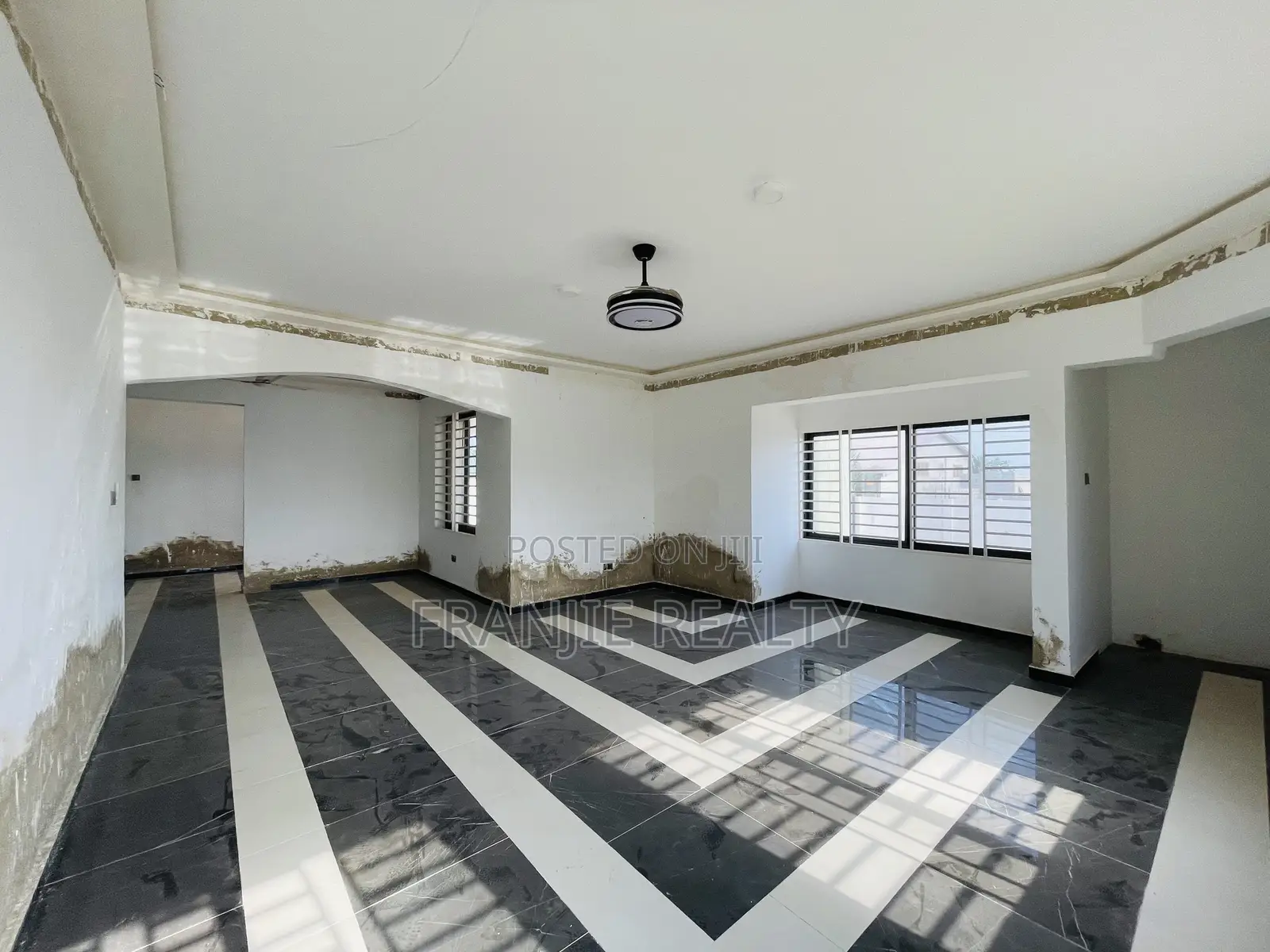 7bdrm House in West Hills Mall Area for sale