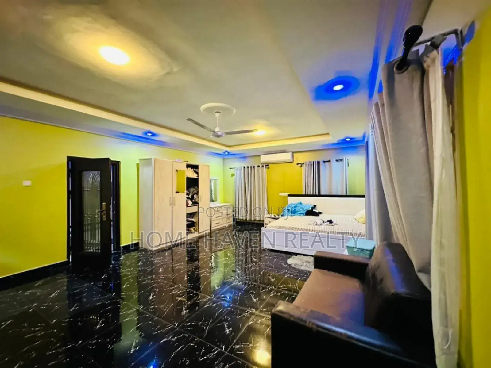 5bdrm House in Otinibi, Danfa for sale