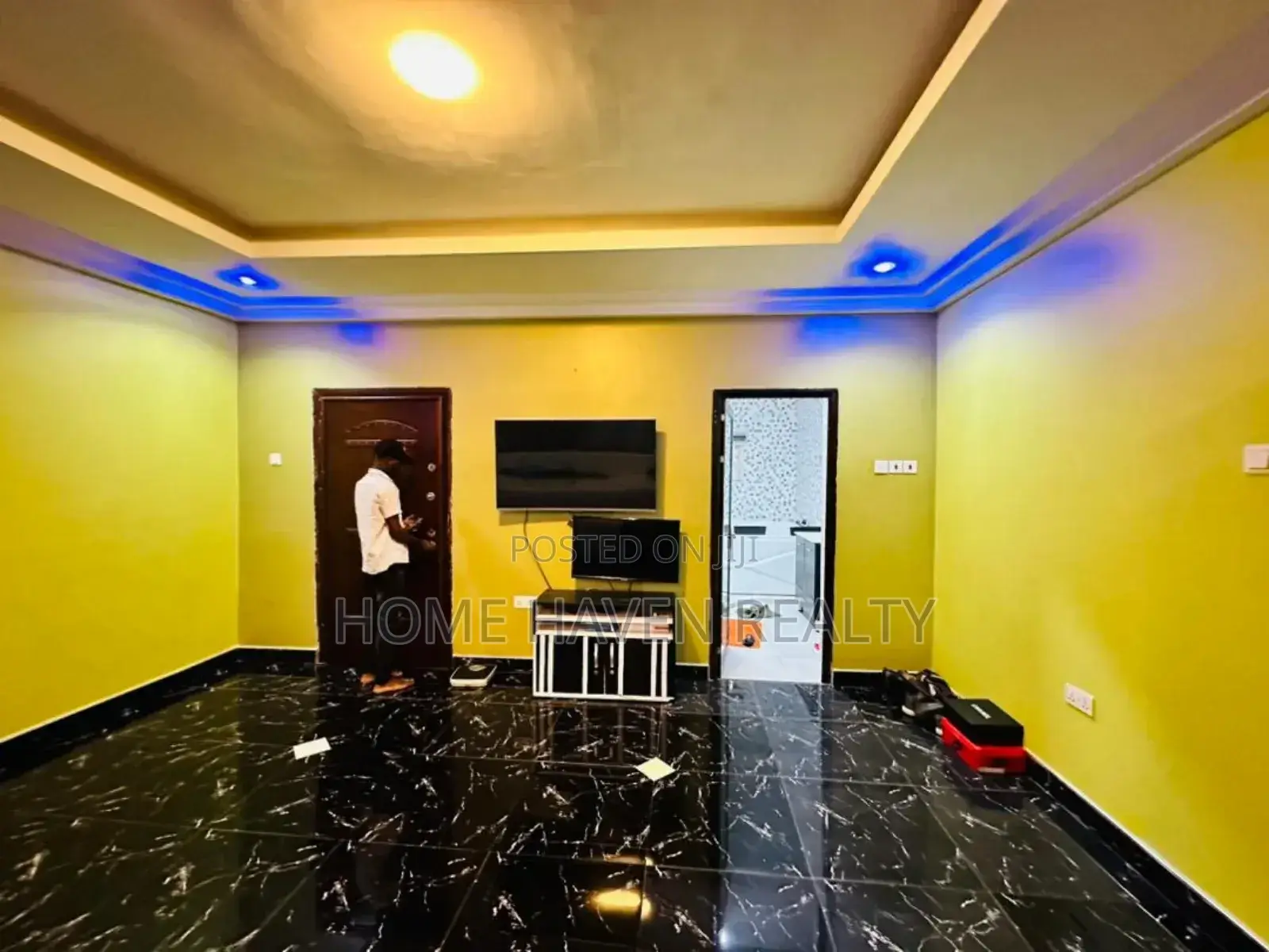 5bdrm House in Otinibi, Danfa for sale