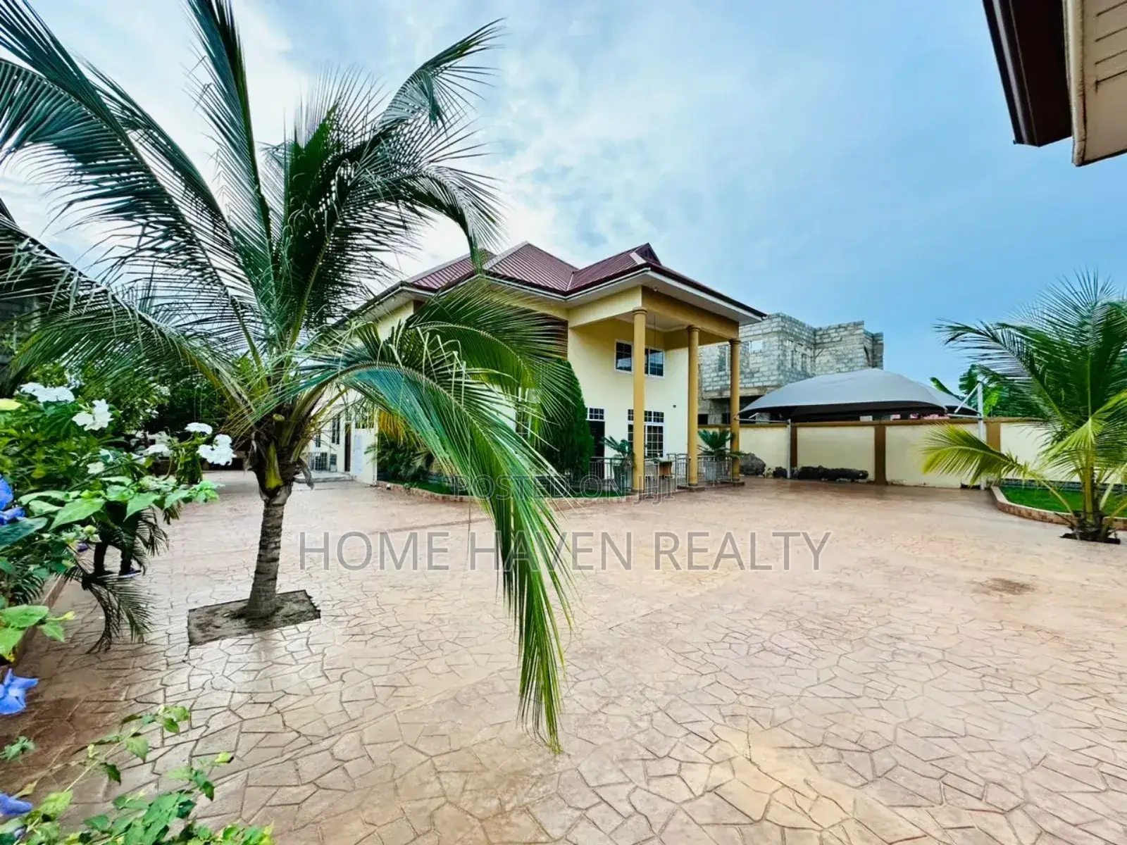 5bdrm House in Otinibi, Danfa for sale