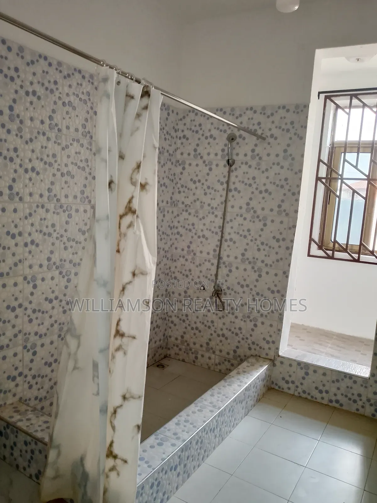 3bdrm House in Coastal Estate Area, Spintex for rent