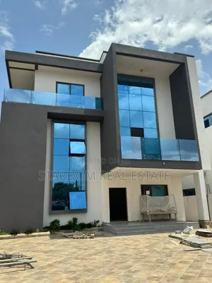 4bdrm Duplex in American House, East Legon for rent