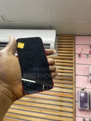Apple iPhone 13 128 GB Red