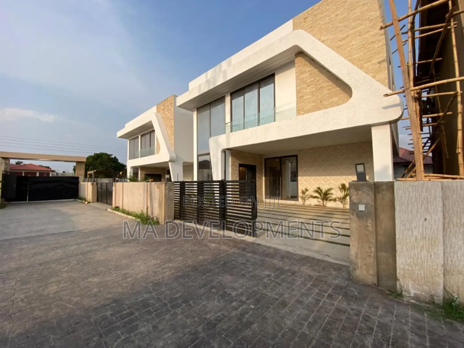 3bdrm Duplex in Madev Realty, Achimota for sale