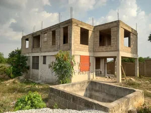 9bdrm House in Sewua, Kumasi Metropolitan for sale